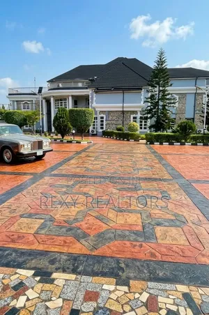 8bdrm Duplex in GRA Phase 2 / Port-Harcourt for sale