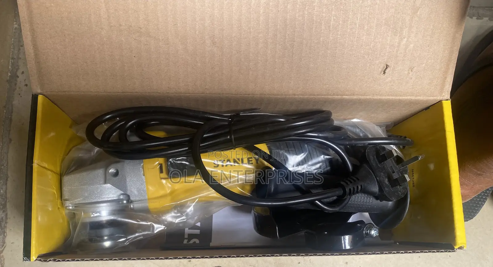 Stanley 900w Angle Grinder