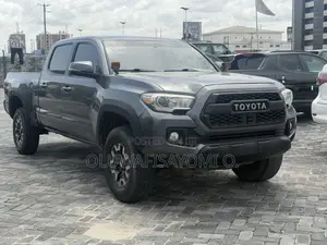Toyota Tacoma SR5 2017 Gray