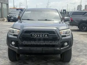 Toyota Tacoma SR5 2017 Gray