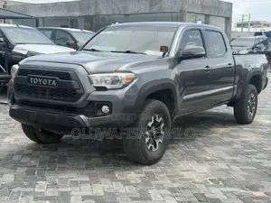 Toyota Tacoma SR5 2017 Gray