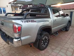 Toyota Tacoma 2024 Silver