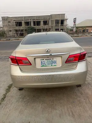 Lexus ES 350 2011 Gold