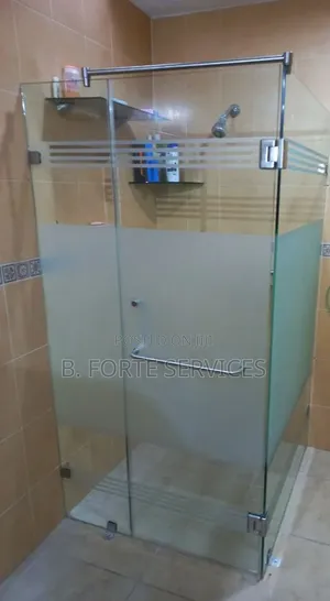 Shower Cubicle With Frosted Design