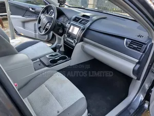 Toyota Camry LE 4dr Sedan (2.5L 4cyl 6A) 2013 Gray