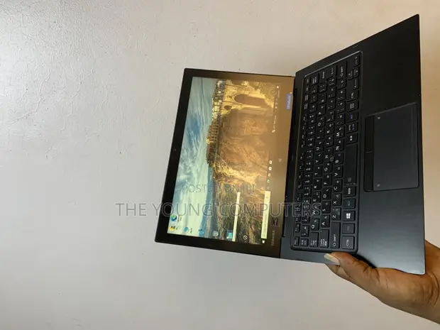 TOSHIBA dynabook R634/M intel Core i5-4210U 1.70GHz/4GB/SSD/13.3