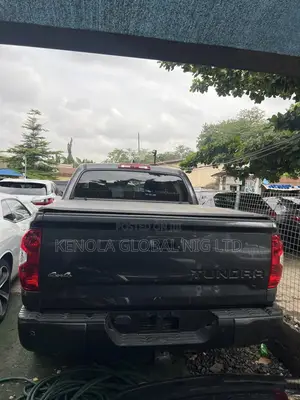 Toyota Tundra 2021 Gray