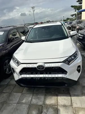 Toyota RAV4 XLE 2021 White