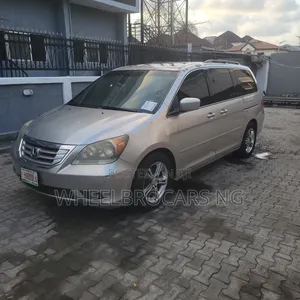 Honda Odyssey Touring 2010 Silver