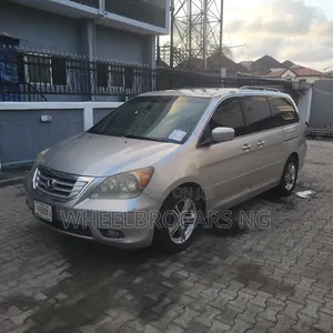 Honda Odyssey Touring 2010 Silver