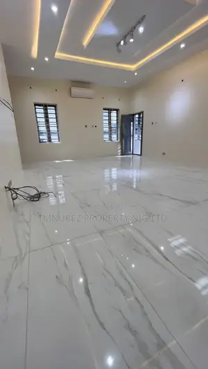 5bdrm Duplex in Chevron for rent
