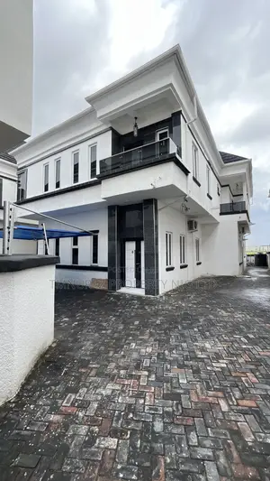 5bdrm Duplex in Chevron for rent