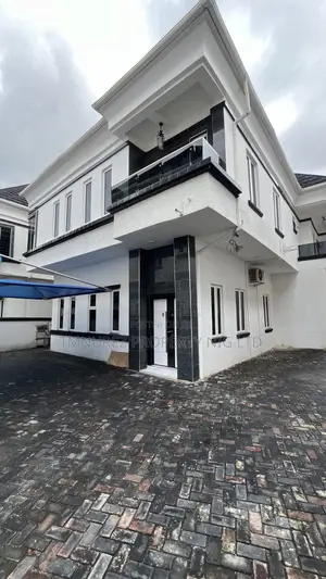5bdrm Duplex in Chevron for sale