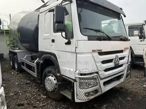 Foreign Used Howo Concrete Mixer Truck 371hp.
