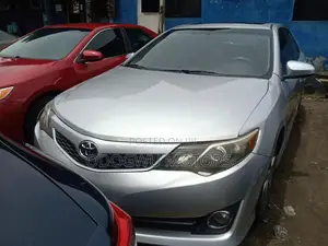 Toyota Camry SE Sport 4dr Sedan (2.5L 4cyl 6A) 2014 Silver