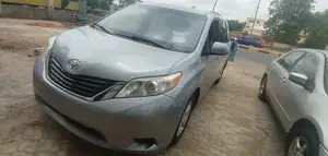 Toyota Sienna 2014 Silver