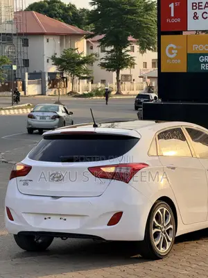 Hyundai Elantra SE 4dr Sedan (1.8L 4cyl 6A) 2014 White
