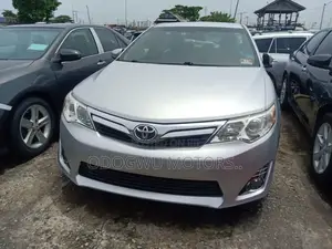 Toyota Camry LE 4dr Sedan w/Prod. End 11/13 (2.5L 4cyl 6A) 2014 Silver