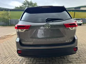 Toyota Highlander XLE V6 4x4 (3.5L 6cyl 6A) 2016 Gray