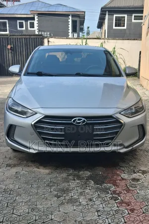 Hyundai Elantra Limited Sedan FWD (2.0L 4cyl 6A) 2017 Silver