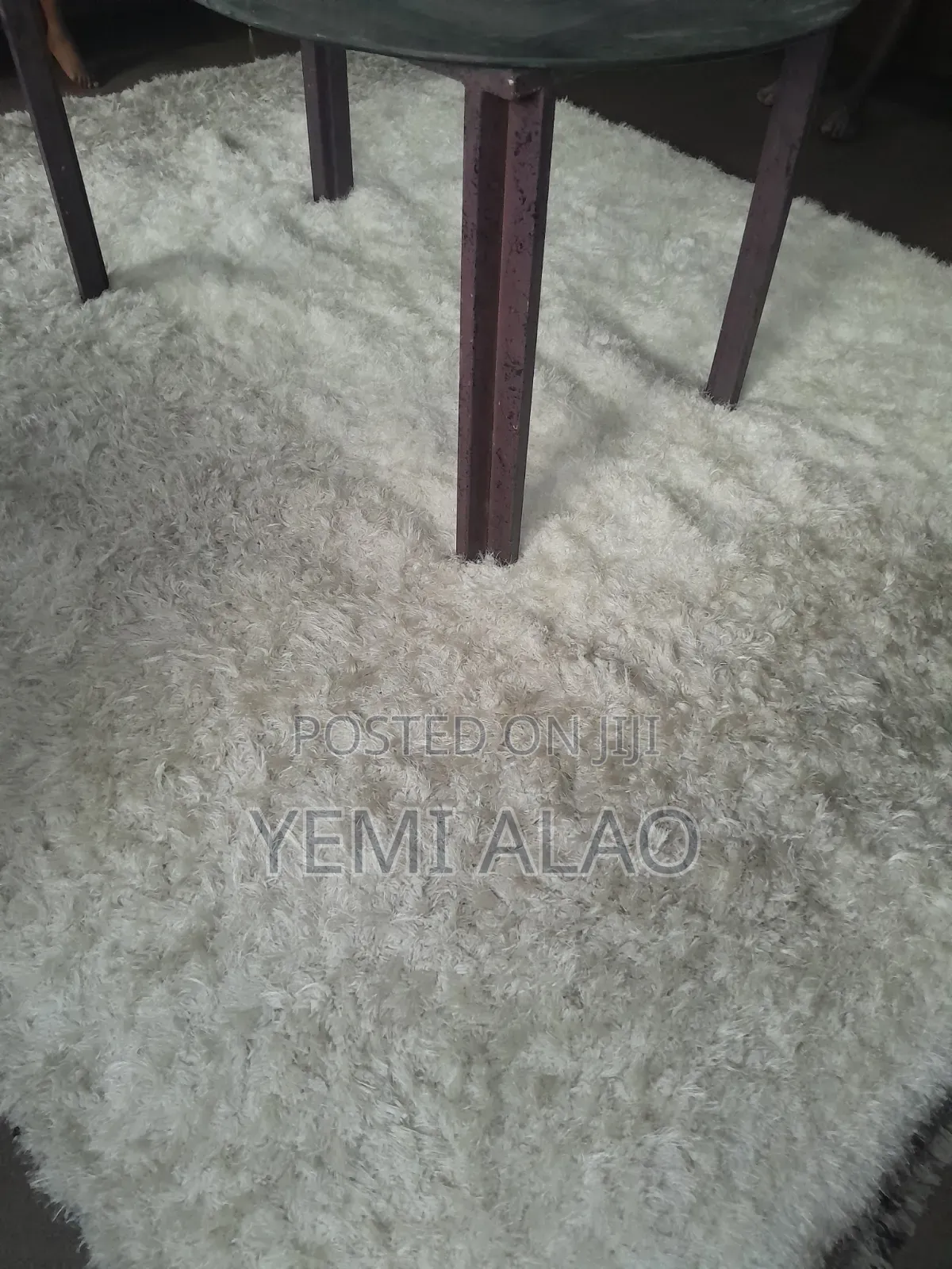 Dinning Table With Rug