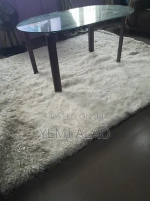 Dinning Table With Rug
