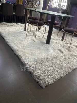 Dinning Table With Rug