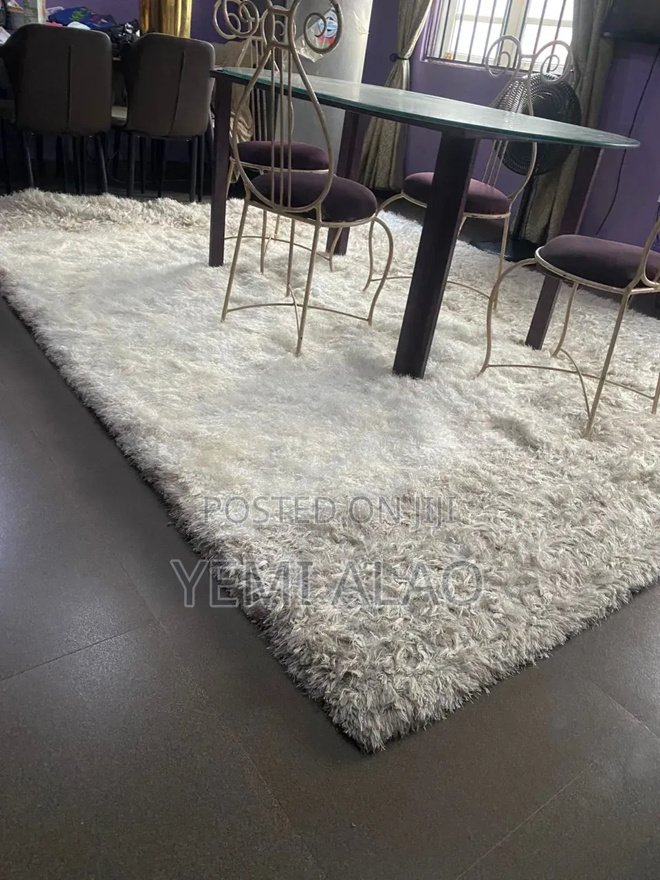 Dinning Table With Rug