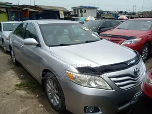 Toyota Camry XLE V6 4dr Sedan (3.5L 6cyl 6A) 2011 Silver