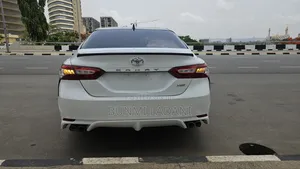 Toyota Camry XSE (2.5L 4cyl 8A) 2019 White