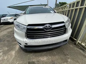 Toyota Highlander XLE 4dr SUV (3.5L 6cyl 6A) 2014 White