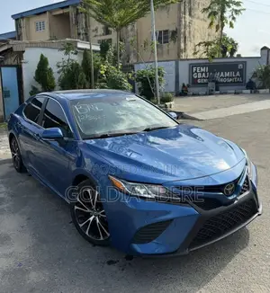 Toyota Camry 2018 Blue