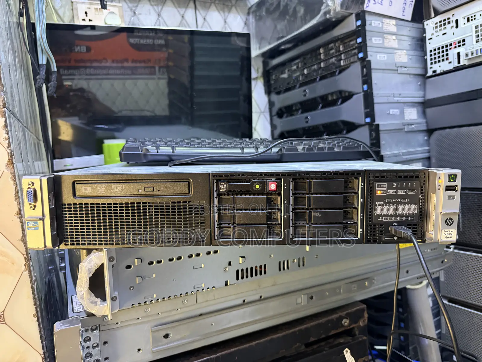 Server HP ProLiant DL380P Gen8 32GB Intel Xeon HDD 1T