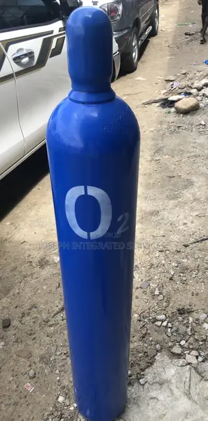 High-pressure Oxygen (\(O_{2}\)) Cylinder