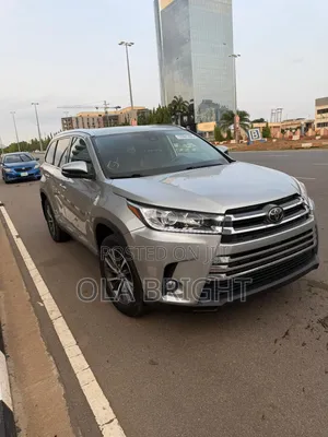 Toyota Highlander XLE 2019 Silver