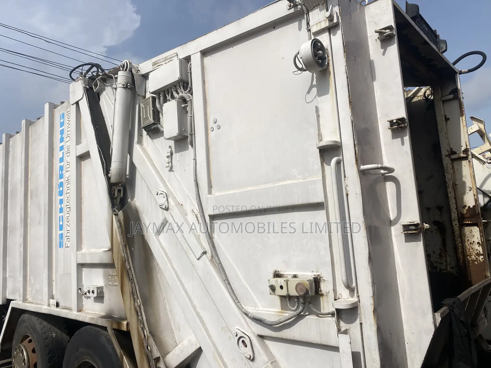 Mercedes Benz Garbage Compactor