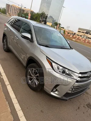 Toyota Highlander XLE 2019 Silver