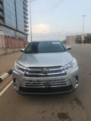 Toyota Highlander XLE 2019 Silver