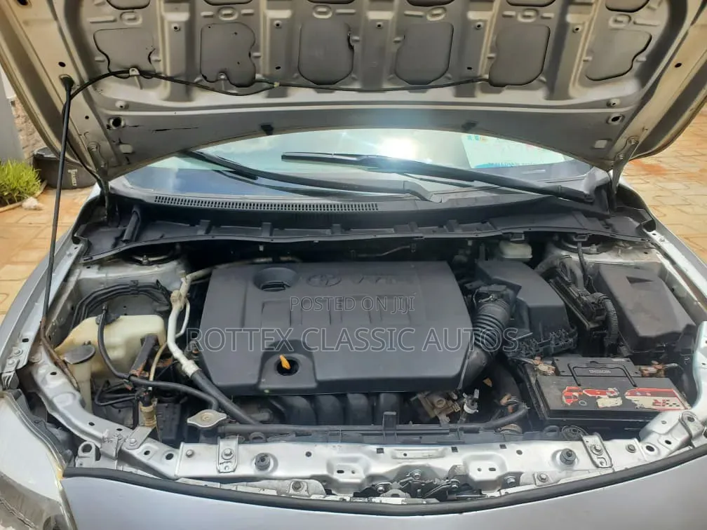 Toyota Corolla 2010 Silver