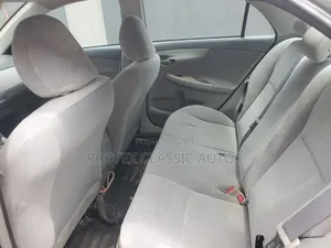 Toyota Corolla 2010 Silver