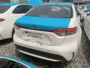 Toyota Corolla 2022 White