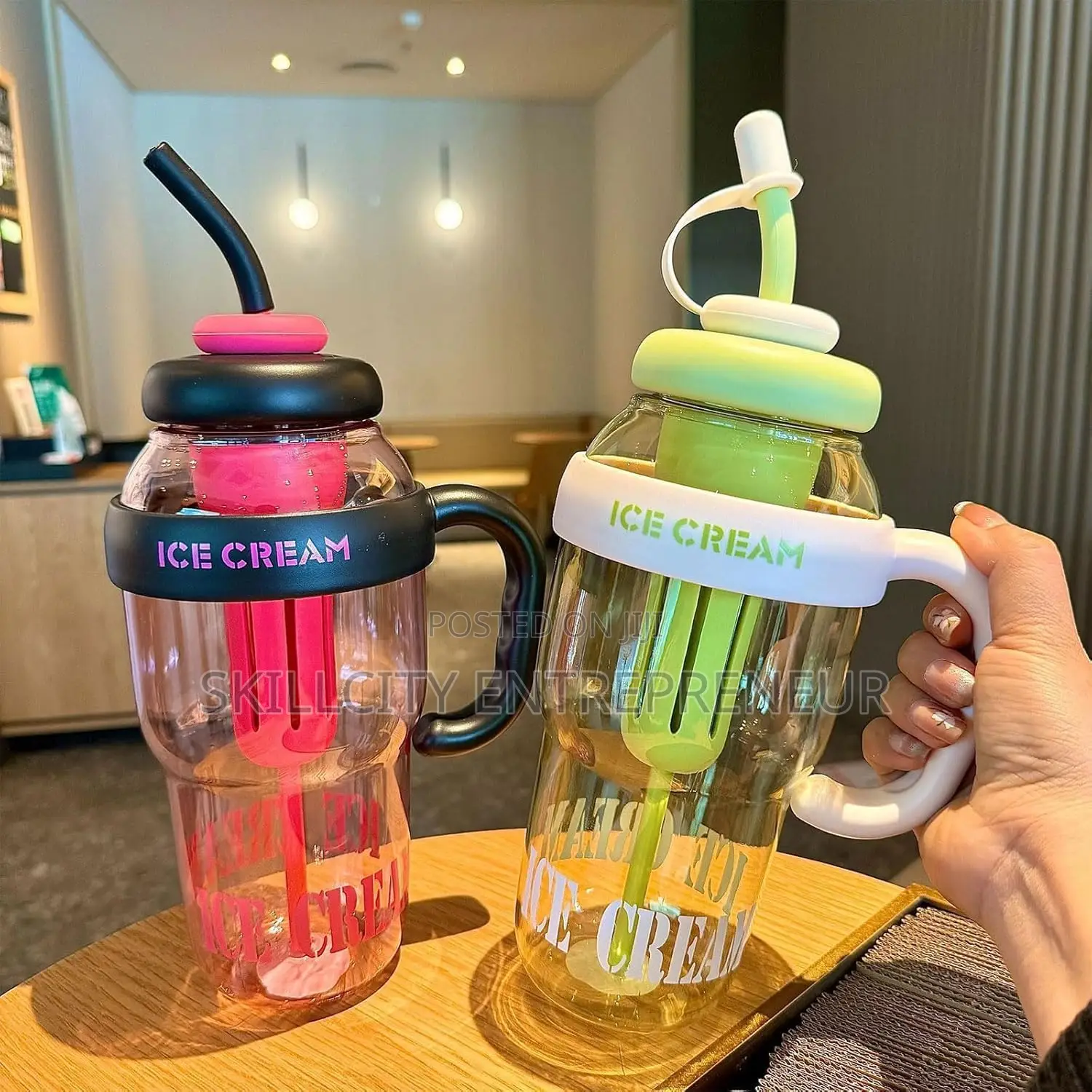 1300ml Insulated Plastic Water Bottle With Straw Handle