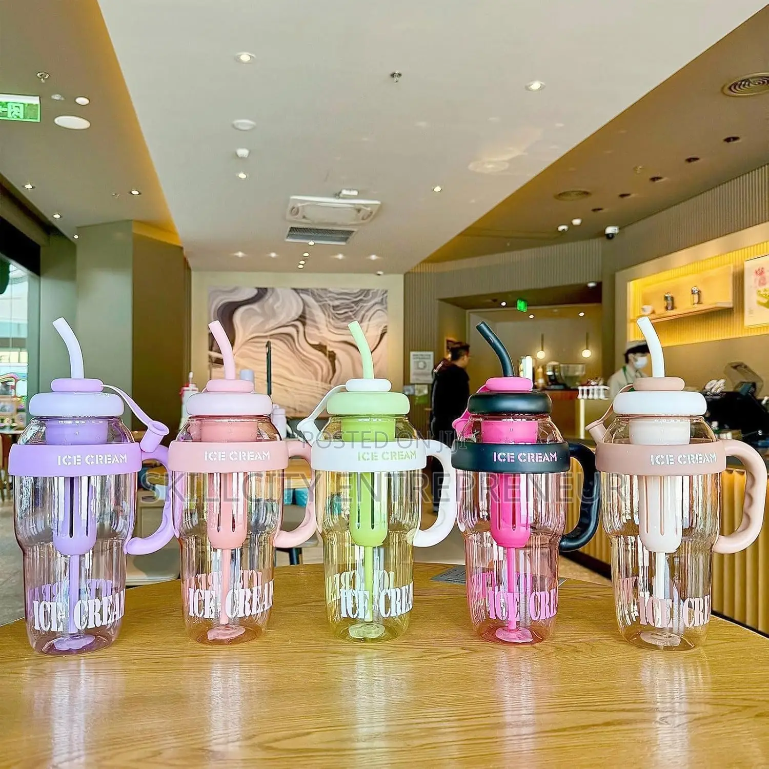 1300ml Insulated Plastic Water Bottle With Straw Handle