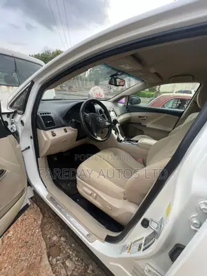 Toyota Venza LE 2010 White