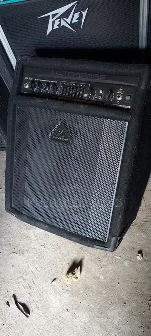 Uk Used 15inches Bheringa Bass Combo Speaker.