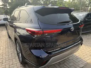 Toyota Highlander 2022 Blue
