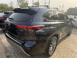 Toyota Highlander 2022 Blue