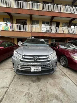 Toyota Highlander XLE 4x4 V6 (3.5L 6cyl 8A) 2017 Silver