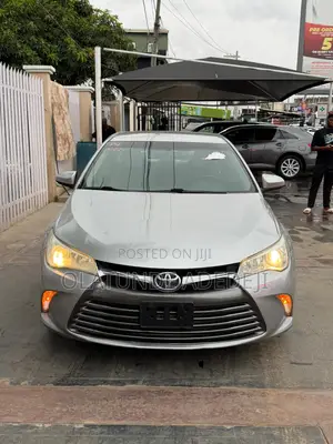 Toyota Camry LE 4dr Sedan (2.5L 4cyl 6A) 2016 Silver