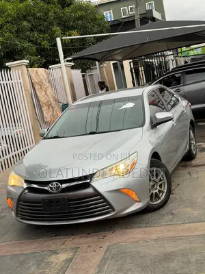 Toyota Camry LE 4dr Sedan (2.5L 4cyl 6A) 2016 Silver